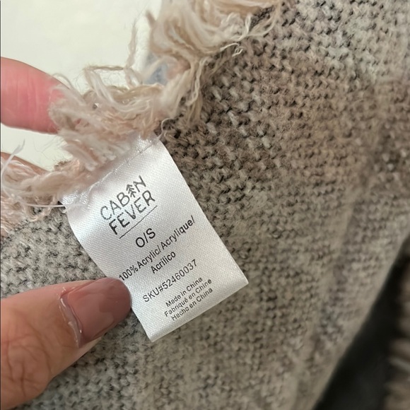 Cabin fever gray scarf one size - Picture 2 of 4